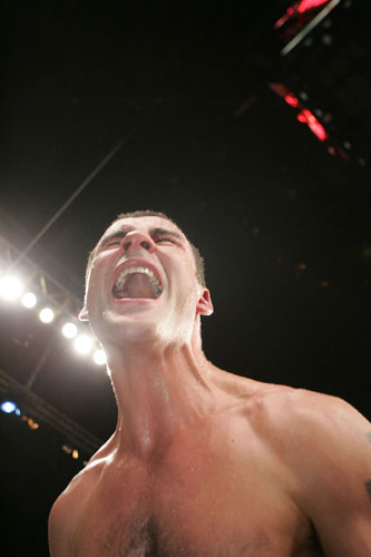 Gallery Calzaghe Retires: Calzaghe celebrates after defeating Hopkin