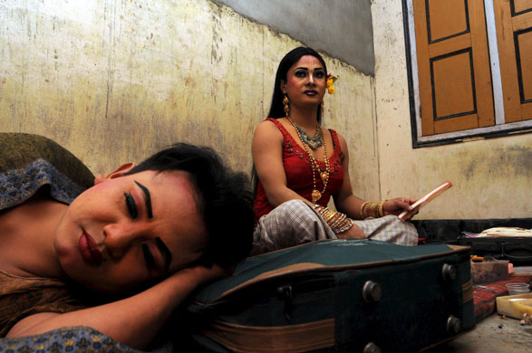 Gallery 8 February 2009: Guwahati, India: A Manipuri male artist puts on make-up