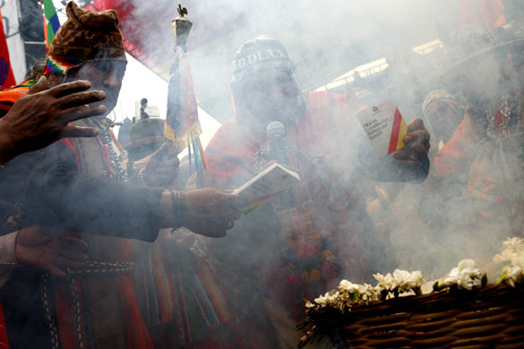 Gallery 8 February 2009: Bolivia: Aymara leaders ask Mother Earth to bless their new constitution