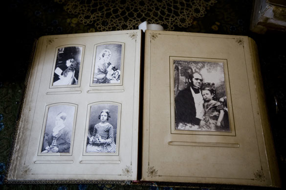 Gallery Darwin exhibition: New Exhibition launched on Darwin's life and work