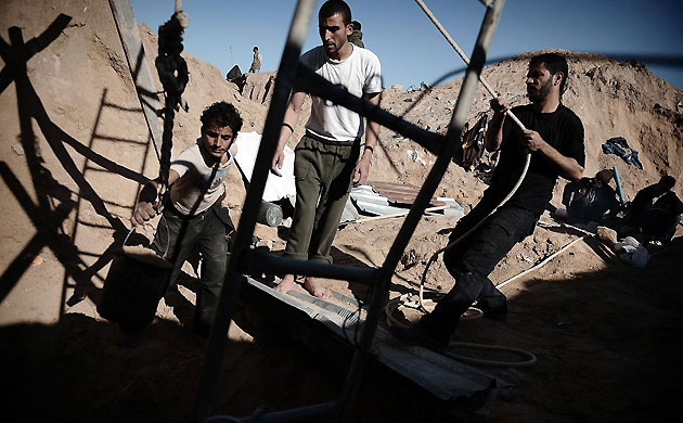 Gallery Tunnels under Gaza: Gaza tunnels Palestinian rebuild a tunnel