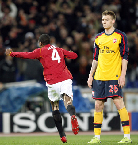 Roma v Arsenal: Juan celebrates