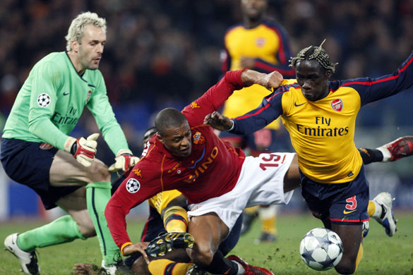 Roma v Arsenal: Almunia and Sagna