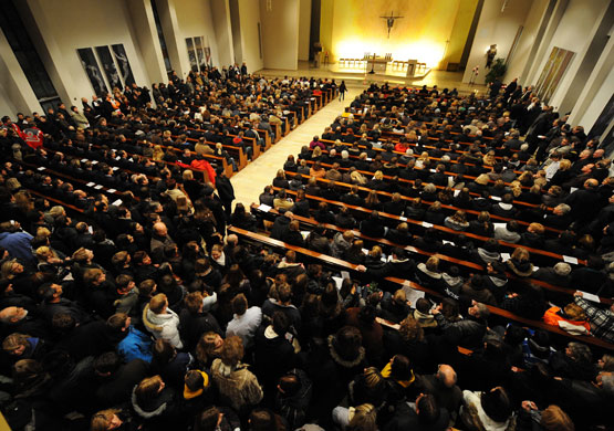 Shooting in Germany: Participants in a memorial service