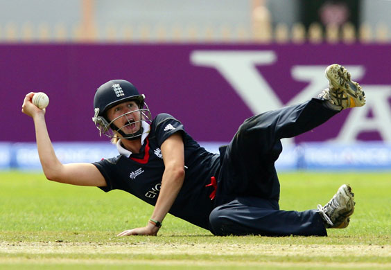 24sport: Lydia Greenway of England appeals for a catch