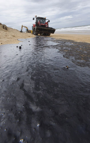 Oil Spill in Queensland: Oil Spill in Queensland, Australia