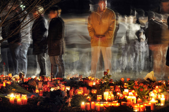 24 hours in pictures: Winnenden, southern Germany: People leave flowers and candles