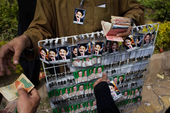 Pakistan celebrations: Pakistan Chief Justice Iftikhar Muhammad Chaudhry restored