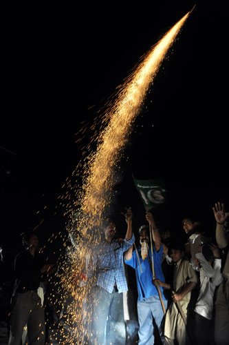 Pakistan celebrations: Pakistan Chief Justice Iftikhar Muhammad Chaudhry restored