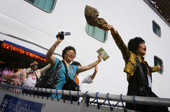 24 hours : Tourists from China arrive on a cruise ship in Keelung,  Taiwan  