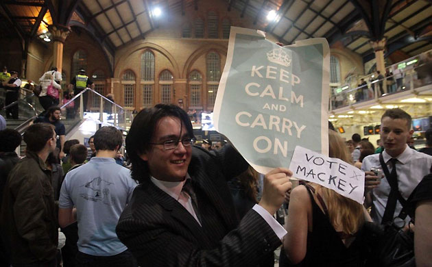 Keep Calm and Carry On: Party on the eve of alcohol ban on London transport