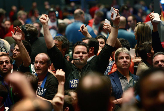 Business week in pictures: Traders signal offers in the Standard & Poor's 500 stock index futures pit