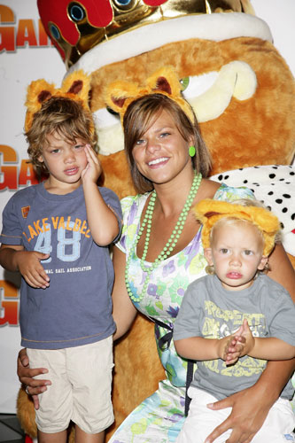 Jady Goody obit: Jade Goody with son at Garfield 2: A Tail Of Two Kitties