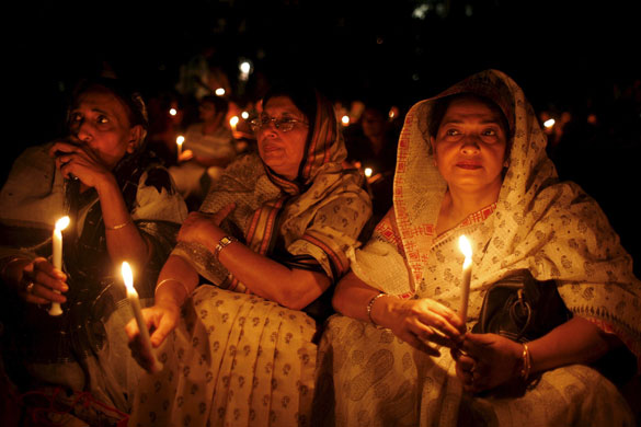 2 March 2009: Dhanmondi, Bangladesh: Women at a vigil for the victims of the BDR mutiny