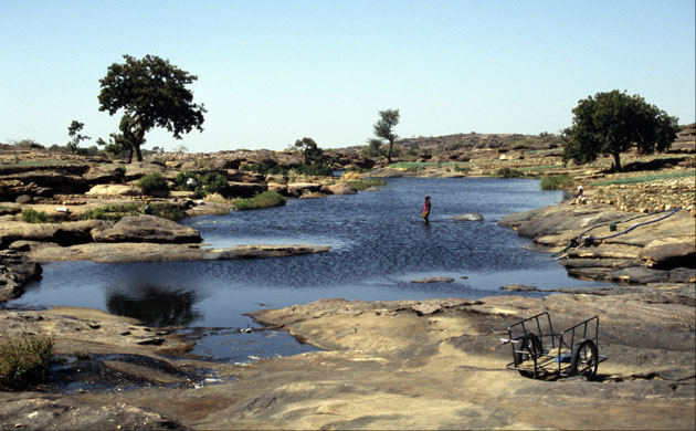 Christian Aid on water: World Water Day: The dam at Kaman, Mali, in the Dogon Plateau
