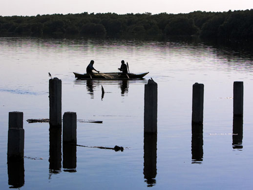24 hours: Fishermen in Paranaque, Philippines 