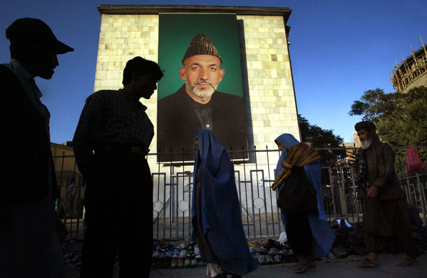 Hamid Karzai : Election poster for Hamid Karzai in KAbul, 2004
