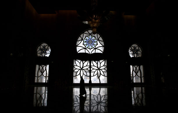 24 hours: Sheikh Zayed mosque in Abu Dhabi 