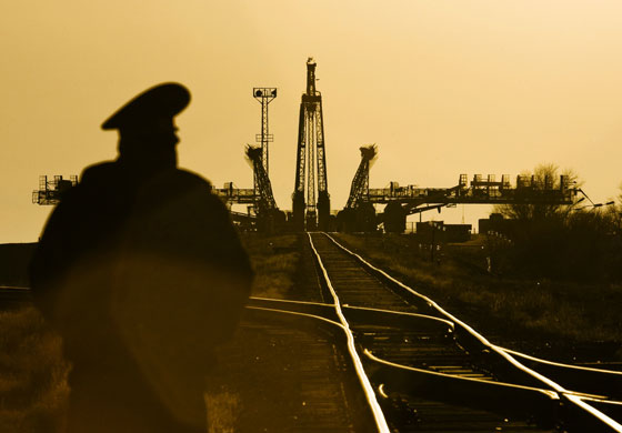 24 hours: Soyuz prepares at Baikonur cosmodrome