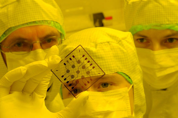 26 March 2009: A biochip at the biotechnological-biomedicinal centre of Leipzig University