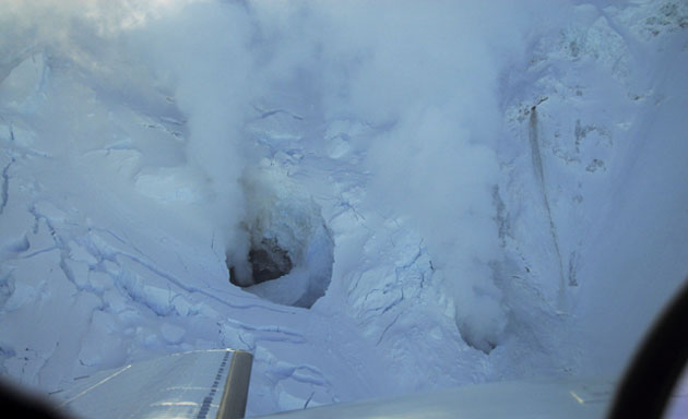 Mount Redoubt: Volcano unrest, Alaska, US