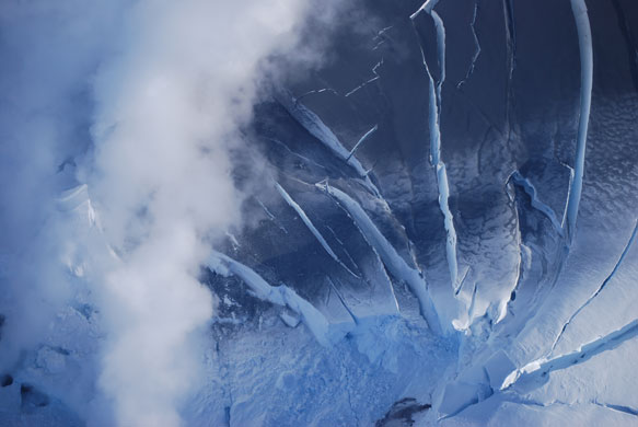 Mount Redoubt: Volcano unrest, Alaska, US