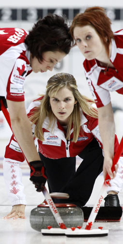 24sport: Team Canada skip Jennifer Jones delivers a stone