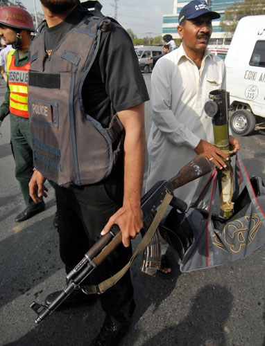 Sri Lanka team attacked: Sri Lanka cricket  team attacked in Lahore, Pakistan 