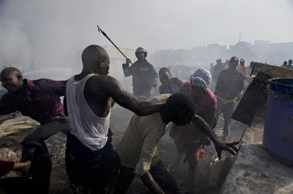 Owino market fire: Traders fight with a looter after a fire at Owino market, Kampala, Uganda.