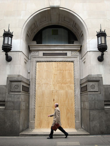 G20: Shops around the Bank of England are boarded up
