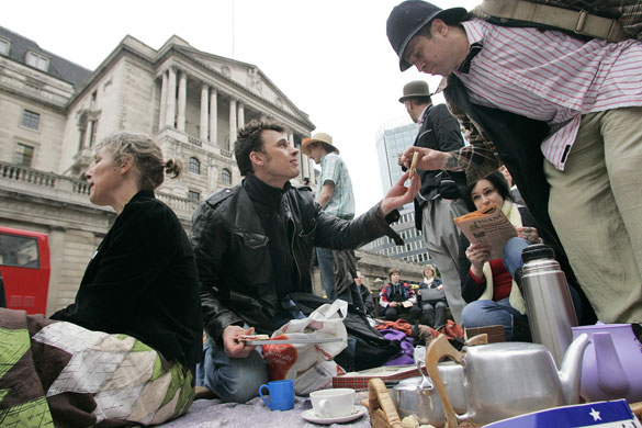 g20 preview: G20 protesters gather to have a cup of tea in front of the Bank of England