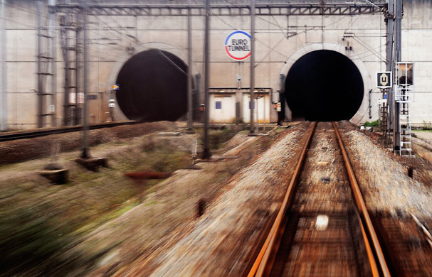 Eurotunnel : Picture of the entrance of the rail tunn