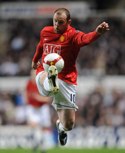 Prem League Wed: Rooney controls the ball in mid air