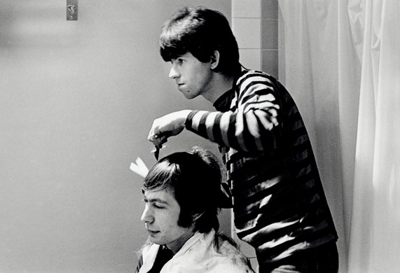 Beatles and Stones: Keith Richards gives Charlie Watts a haircut backstage before a concert.