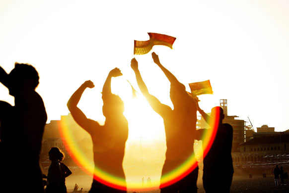 24 hours in pictures : Bondi Lifesavers Rehearse Ahead Of Mardi Gras in Sydney