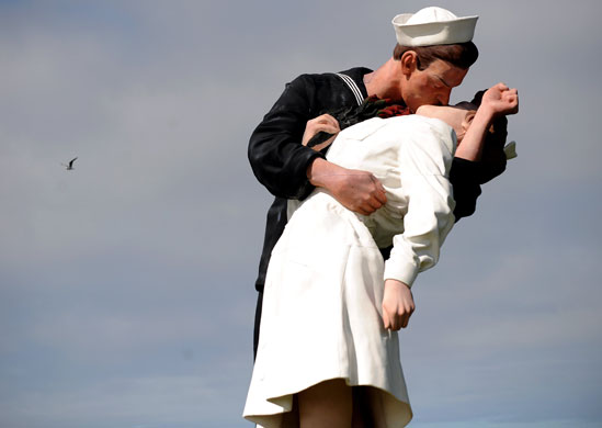 24 hours in pictures : J. Seward Johnson sculpture in san diego 