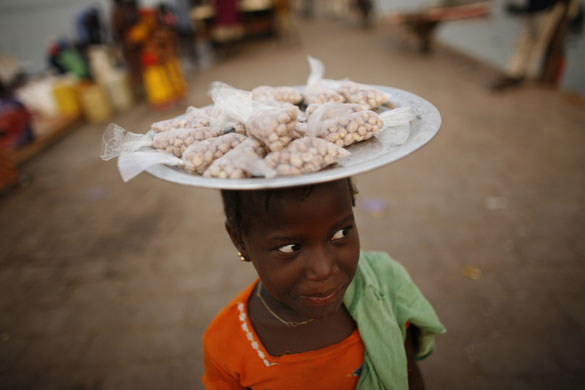 24 hours in pictures : Peanut seller in Guinea-Bissau