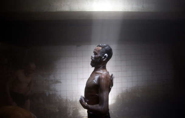 24 hours in pictures: Afghan miners wash themselves 