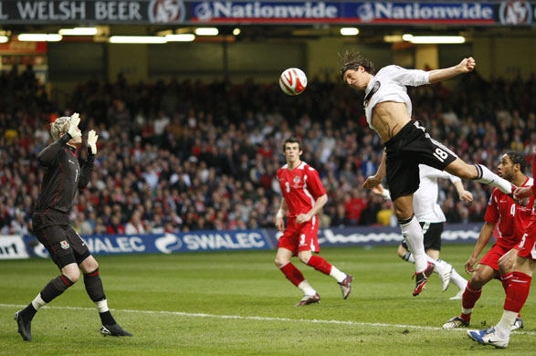 World Cup 2010 Qualifiers: Germany's Mario Gomez misses a chance to score