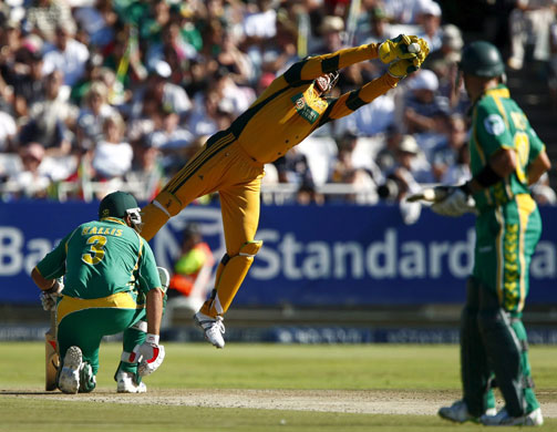 24sport: Australia wicketkeeper Brad Haddin dives to catch the ball