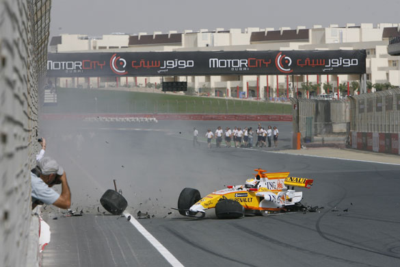 24sport: Mohammed Ben Sulayem crashes his Renault F1 car during testing