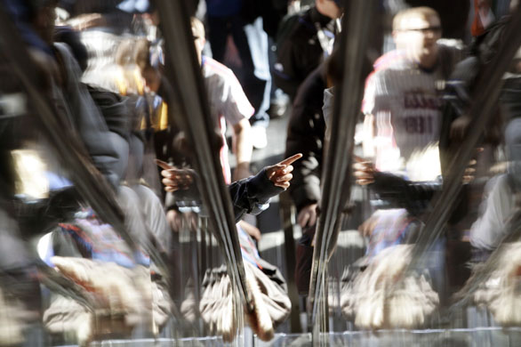 24sport: New York Mets fans file into Citi Field in New York