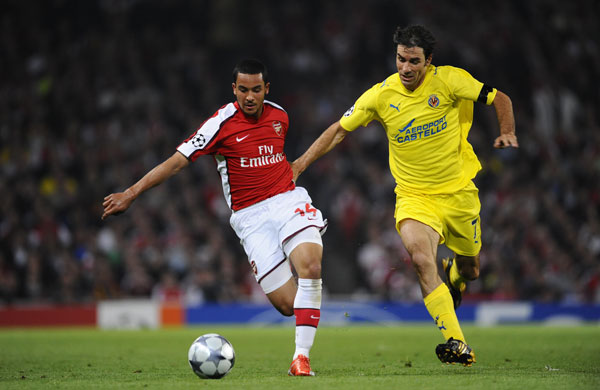 Arsenal v Villarreal: Walcott beats Pires