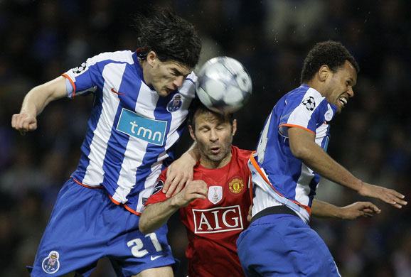 Porto v Manchester United: Cristian Sapunaru, Ryan Giggs and Rolando