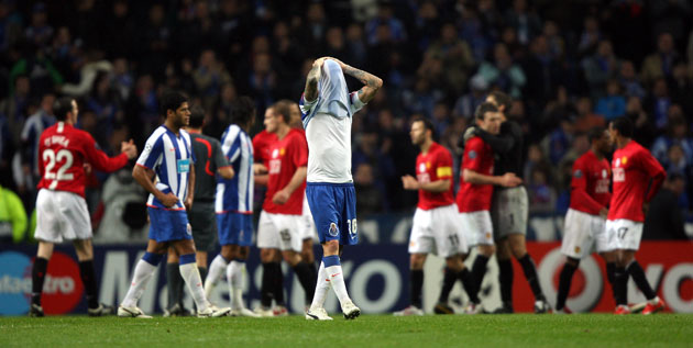 Porto v Manchester United: Raul Meireles dejected