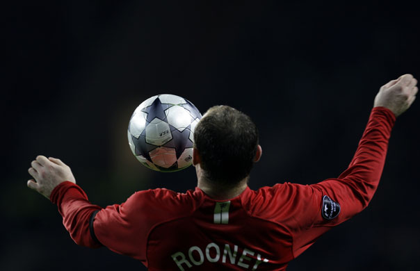 Porto v Manchester United: Rooney controls the ball on his chest