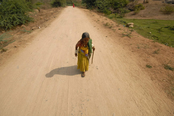 24 hours in pictures : An elderly voter in India