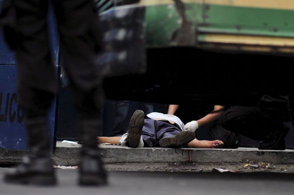 24 hours in pictures : Busdriver killed in Guatemala city