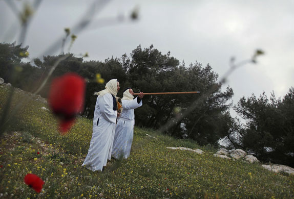 24 hours in pictures : Samaritans celebrate the end of Passover in Israel 