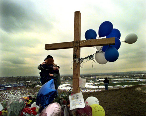 Columbine shootings: Students embrace each other at a makeshift memorial 